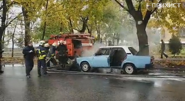 В районе 13-й школы загорелся автомобиль с газовой установкой | Прихист В районе 13-й школы загорелся автомобиль с газовой установкой | Прихист