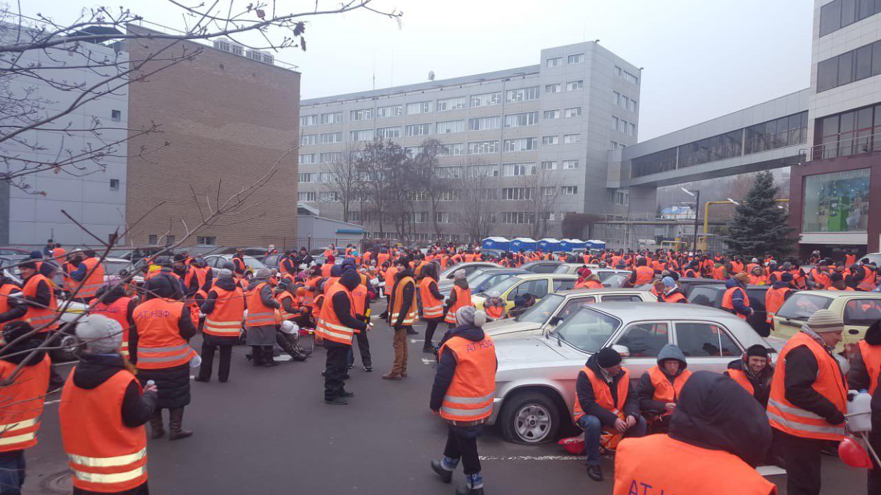 В Днепре продолжается акция протеста около “ПриватБанка” | Прихист 