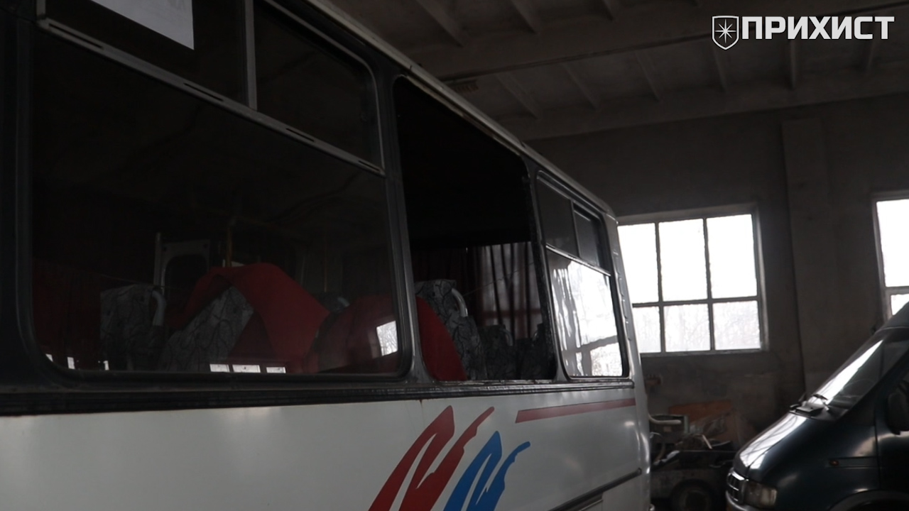 От действий хулиганов пострадали 5 автобусов | Прихист 