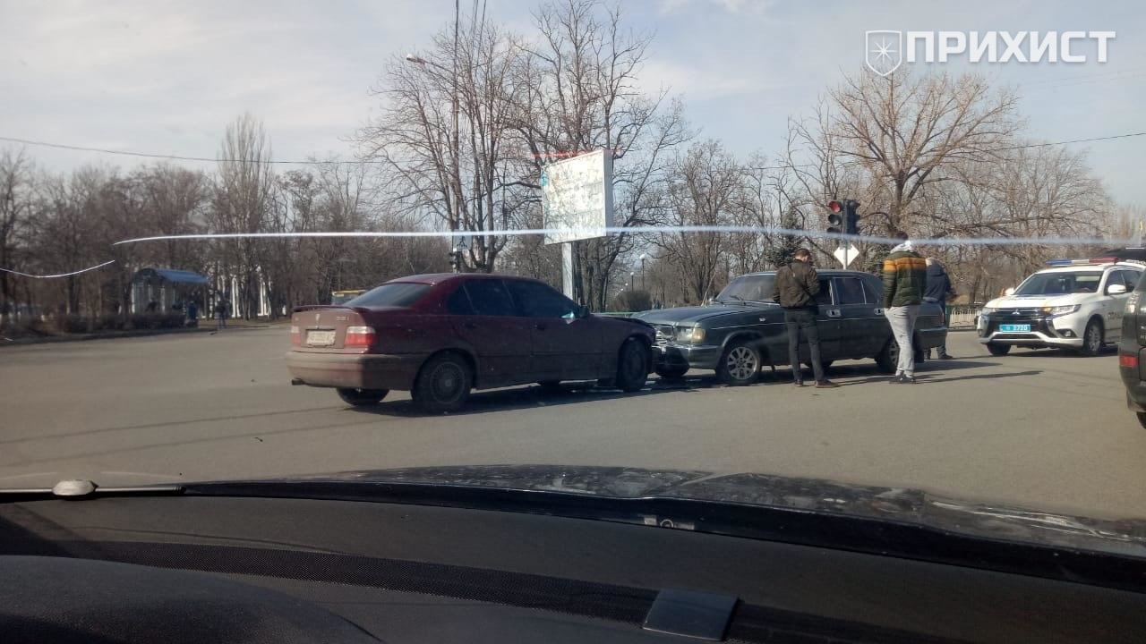 На перекрестке улиц Преображенская и Електрометаллургов произошло ДТП | Прихист 