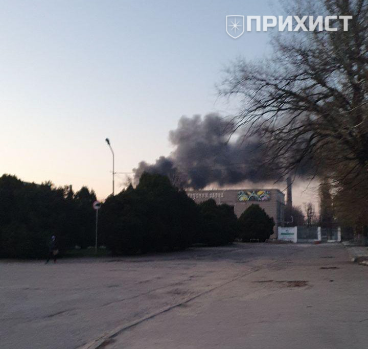 Пожар в районе центральной проходной трубной площадки | Прихист 