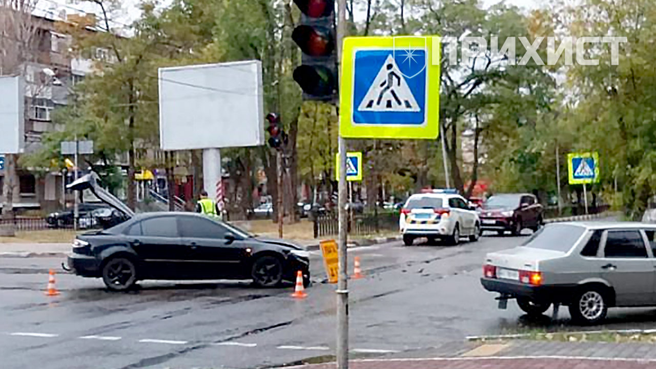 На пересечении пр. Трубников и ул. Станиславского произошла авария | Прихист 