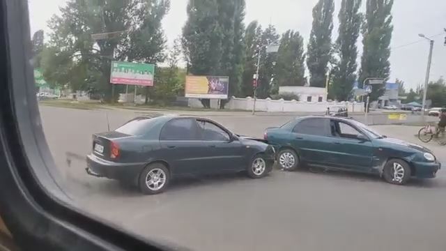 На подъезде к «горбатому» мосту столкнулись два автомобиля Daewoo | Прихист 
