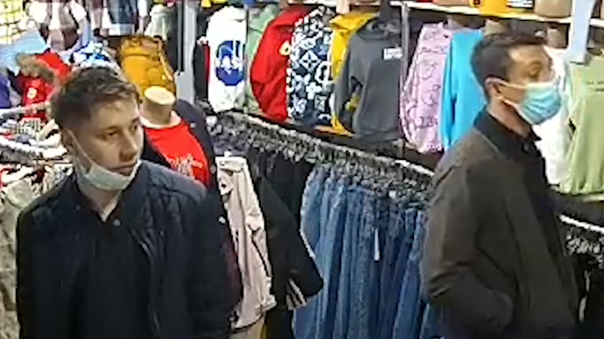 В Никополе ограбили магазин: помогите установить личность | Прихист 