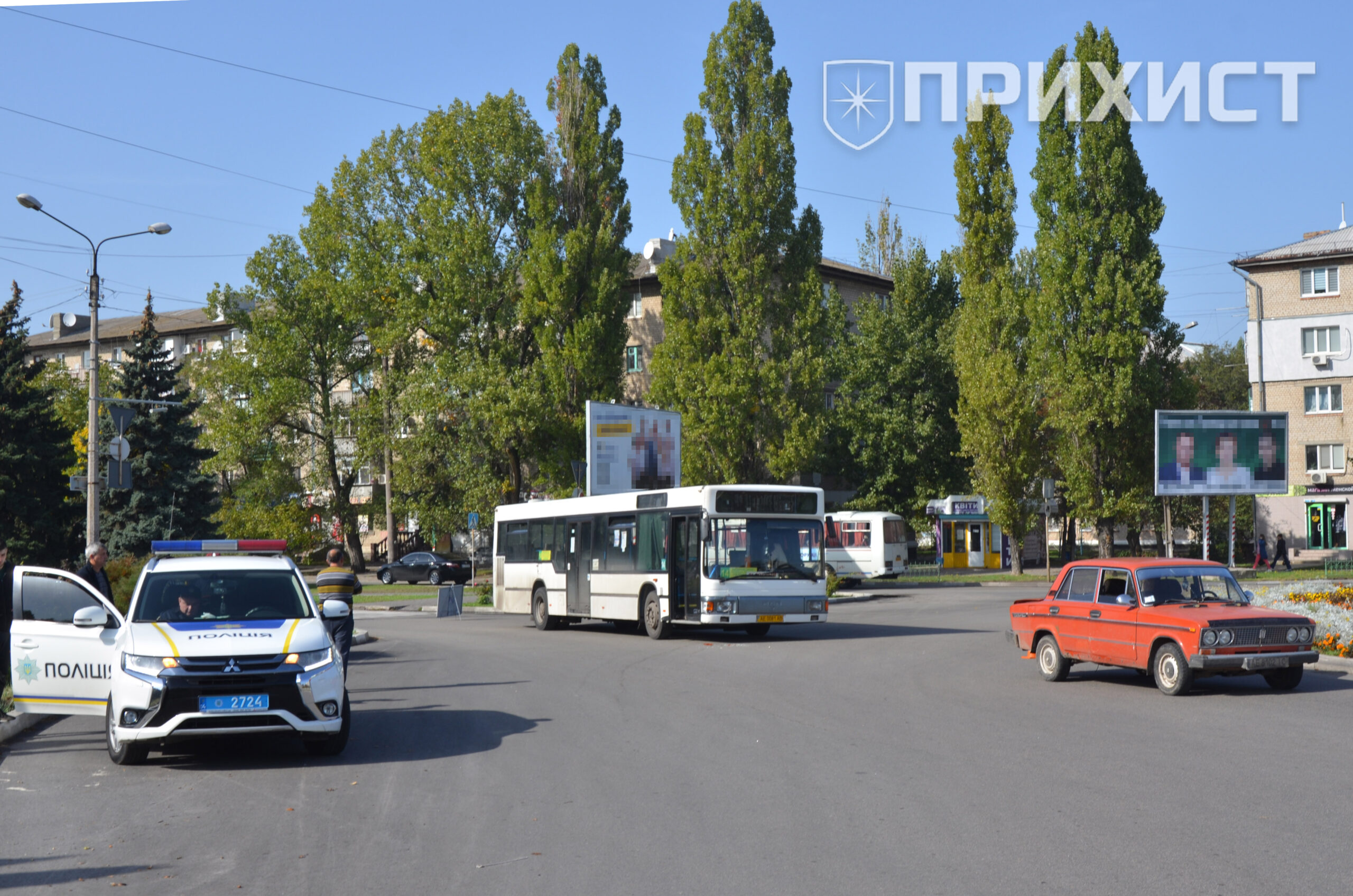 Рейсовый автобус с людьми столкнулся с автомобилем | Прихист 