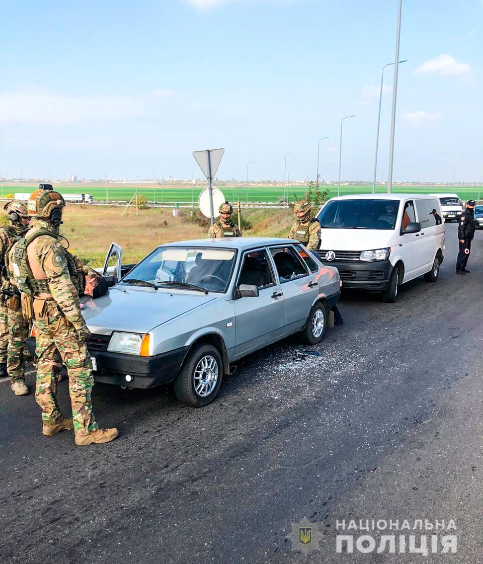 Николаевские полицейские задержали группировку аферистов-квартирных воров из Никополя (фото задержанных) | Прихист 