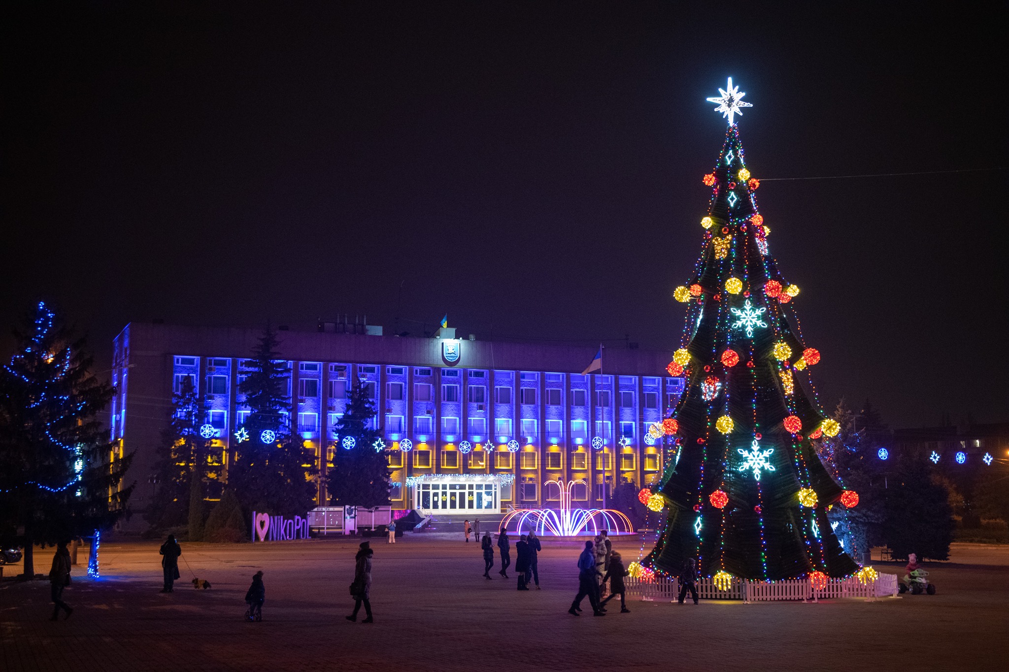 На Днепропетровщине обеспечивать порядок на Новый год будут более тысячи полицейских и военных  | Прихист 