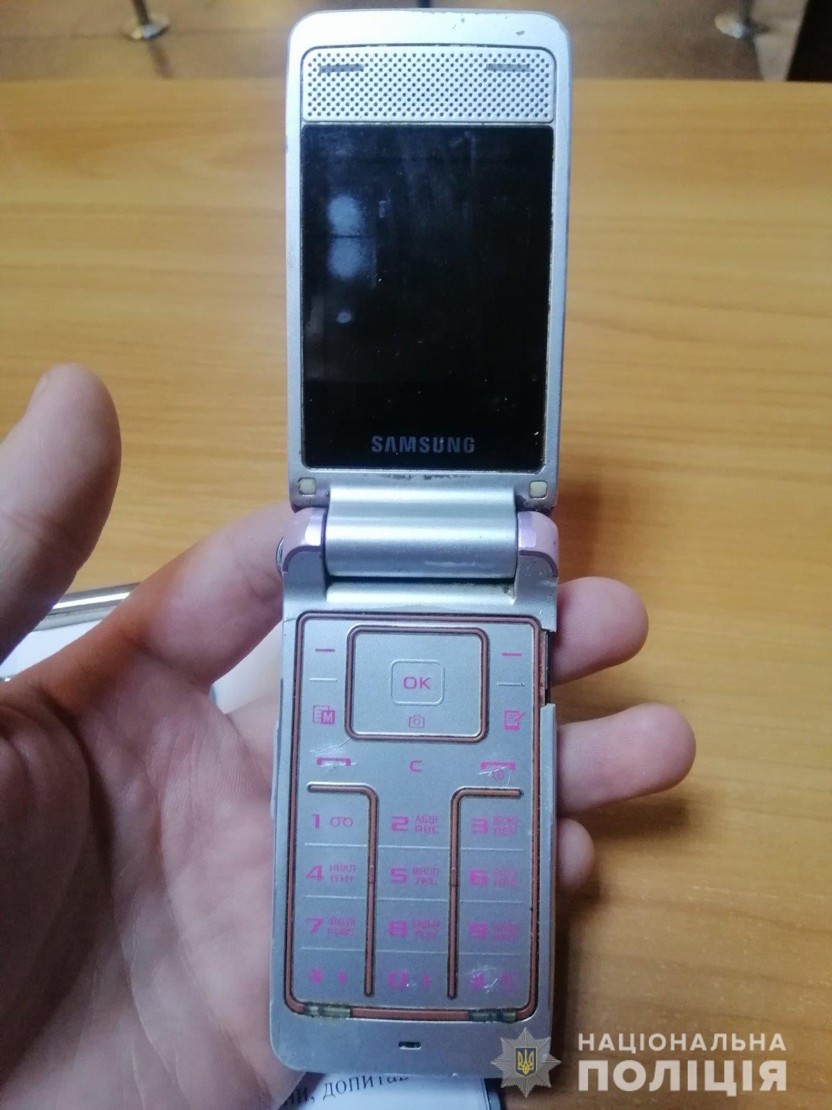 В Никополе возле подъезда ограбили пенсионерку | Прихист В Никополе возле подъезда ограбили пенсионерку | Прихист