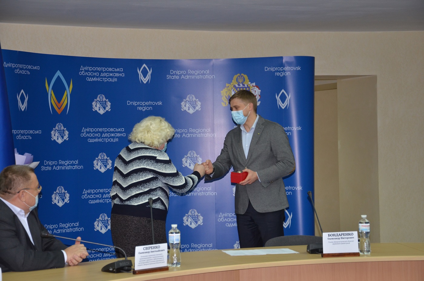 30 волонтерів Дніпропетровщини отримали державні і обласні нагороди. Серед нагороджених є нікопольчанка | Прихист 30 волонтерів Дніпропетровщини отримали державні і обласні нагороди. Серед нагороджених є нікопольчанка | Прихист