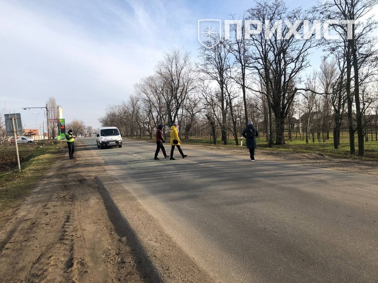 Активисты перекрыли дорогу около Алексеевского моста | Прихист 
