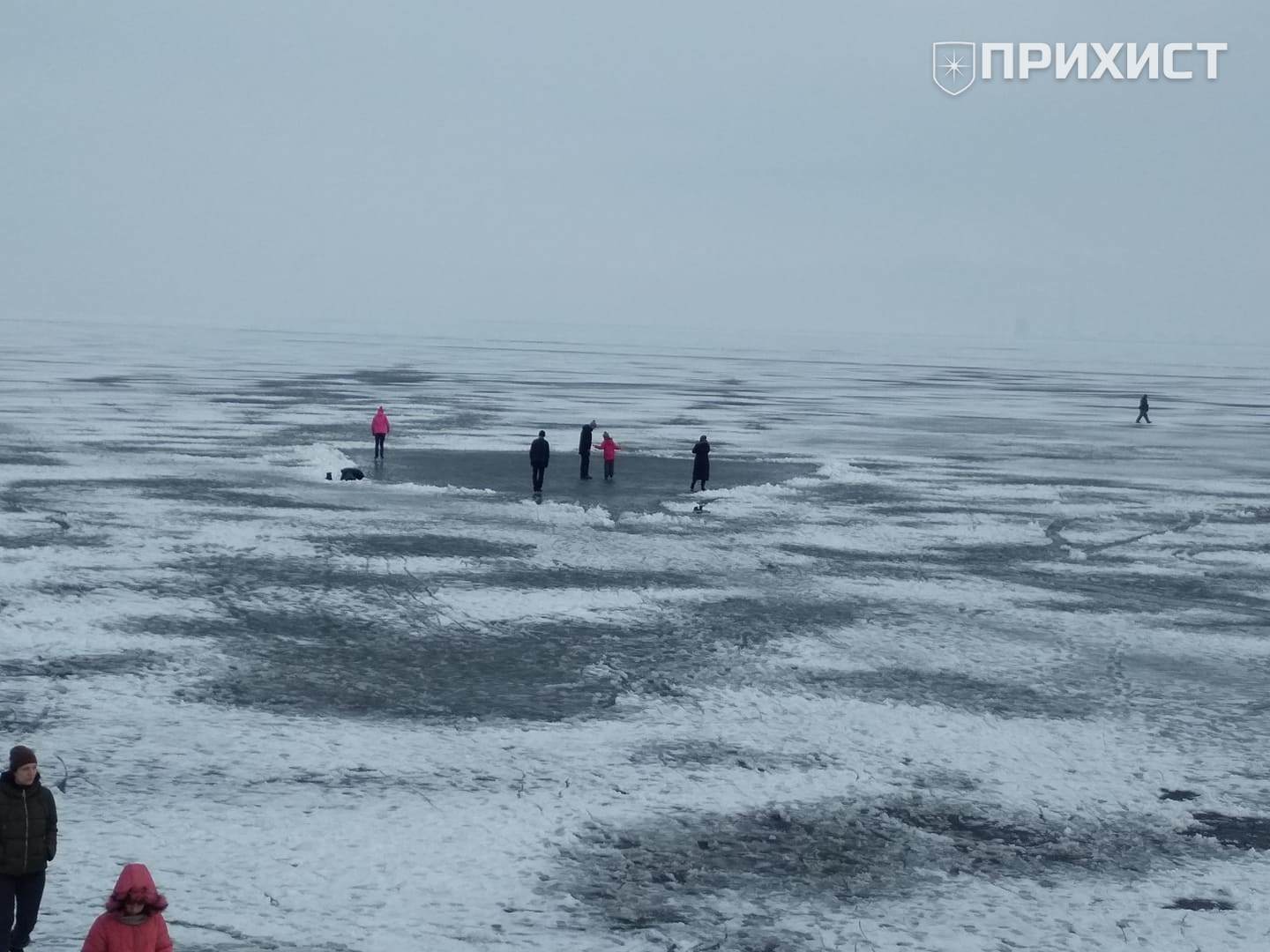 Нікопольців попереджають про тонку кригу на Каховському водосховищі | Прихист 