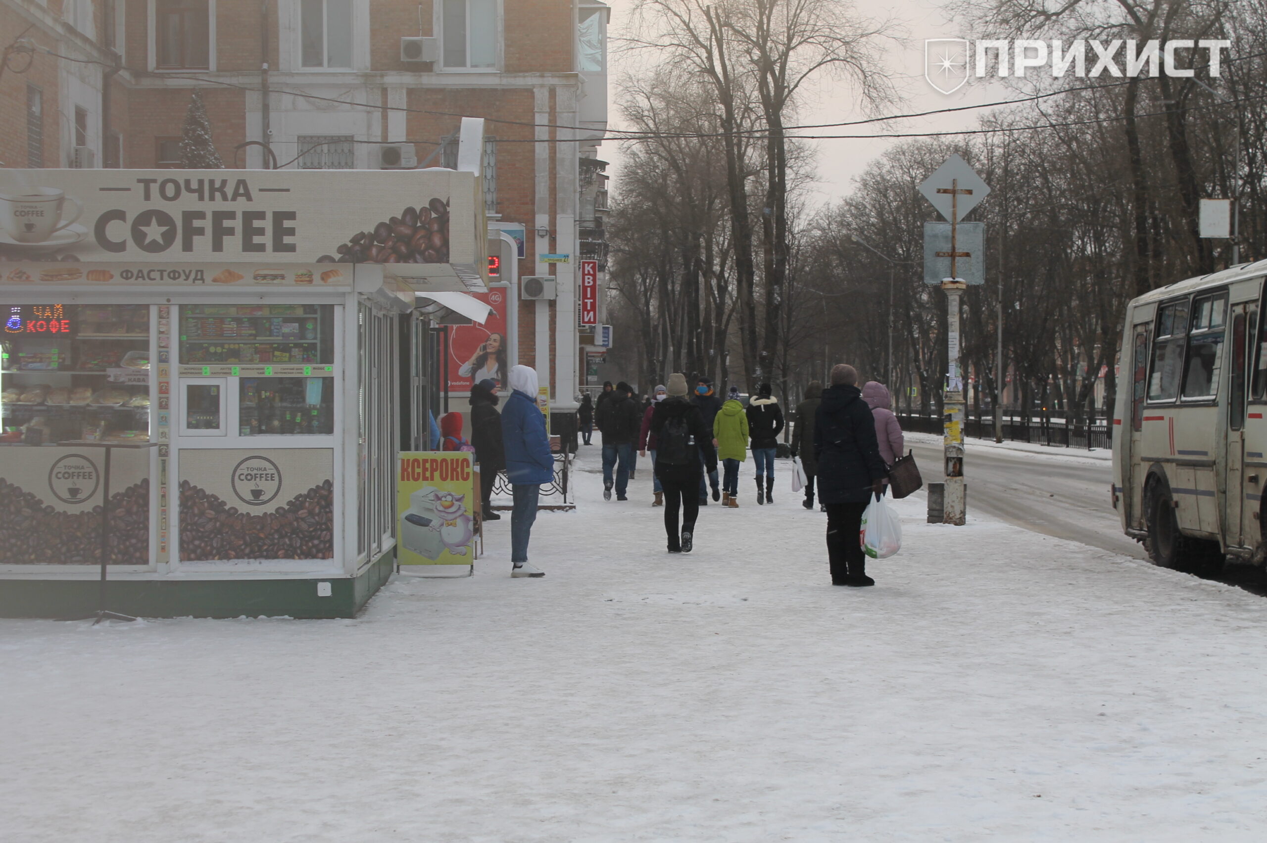 Як комунальники розчищають Нікополь від снігу: фоторепортаж | Прихист 