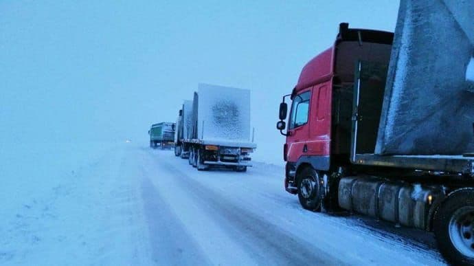 В Днепропетровской области временно ограничат движение для грузового транспорта | Прихист 