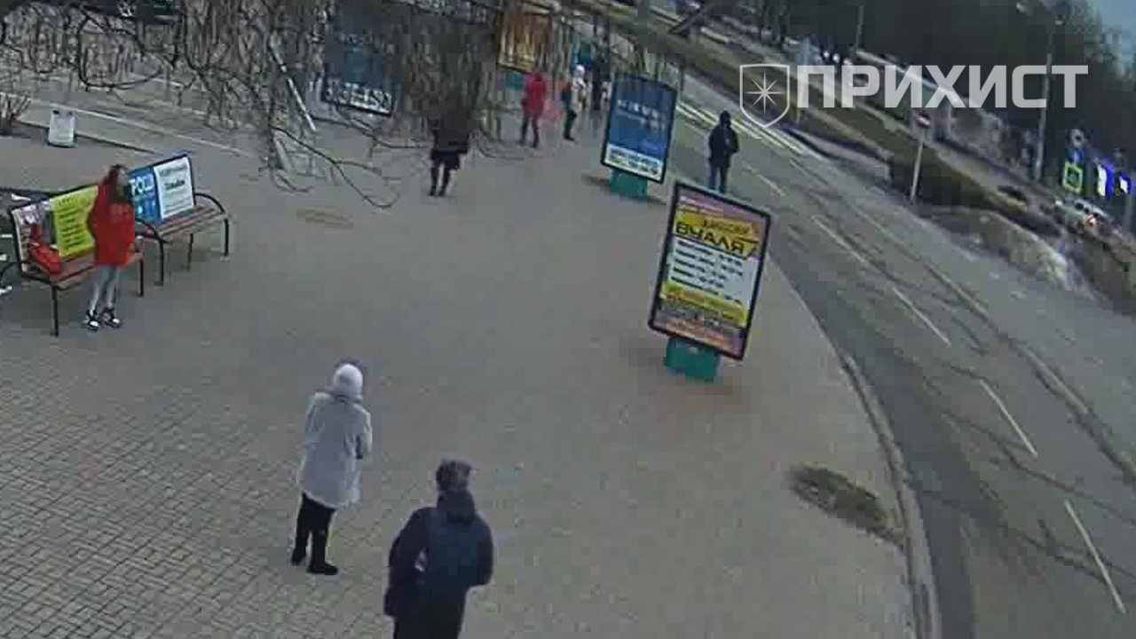 Обновлено. На пешеходном переходе возле ЦУМа автомобиль сбил женщину с ребёнком | Прихист Обновлено. На пешеходном переходе возле ЦУМа автомобиль сбил женщину с ребёнком | Прихист