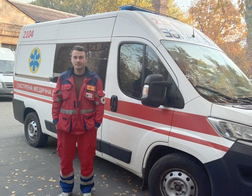 На Дніпропетровщині медики врятували дівчину після падіння з третього поверху | Прихист 