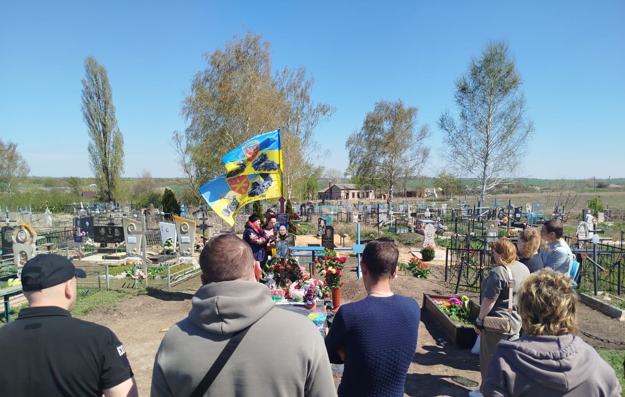 У Великдень військові 301-ї Нікопольської зенітної бригади вшанували загиблих побратимів | Прихист У Великдень військові 301-ї Нікопольської зенітної бригади вшанували загиблих побратимів | Прихист