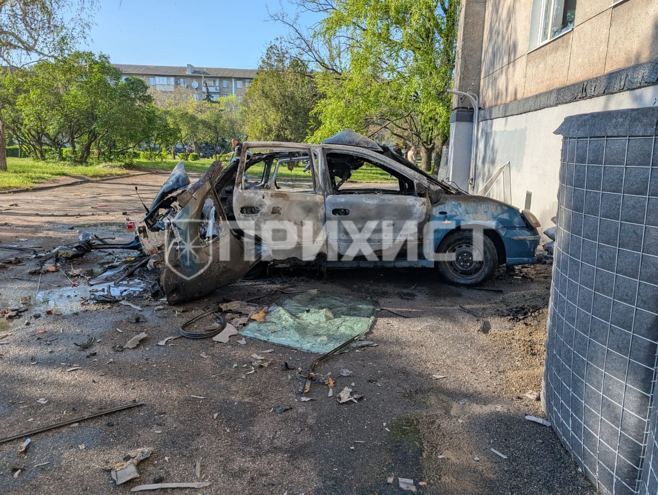 У Нікополі згорів автомобіль внаслідок ворожої атаки | Прихист 