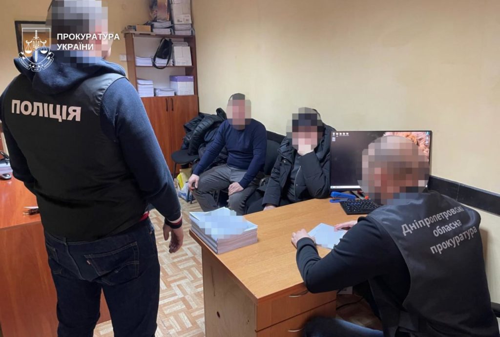 У Дніпрі судитимуть групу посадовців за розкрадання 14 млн грн на утепленні шкіл | Прихист У Дніпрі судитимуть групу посадовців за розкрадання 14 млн грн на утепленні шкіл | Прихист