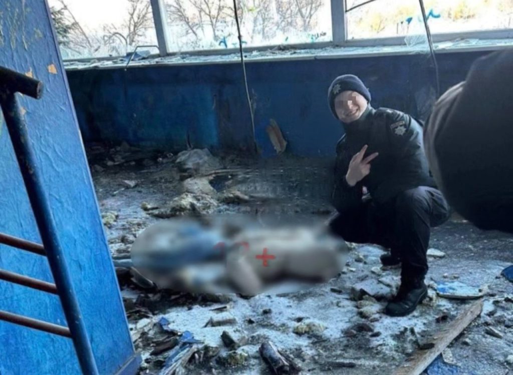 Радісне фото біля місця загибелі 14-річної дівчинки: у Дніпрі розгорівся скандал навколо курсанта ДДУВС | Прихист Радісне фото біля місця загибелі 14-річної дівчинки: у Дніпрі розгорівся скандал навколо курсанта ДДУВС | Прихист