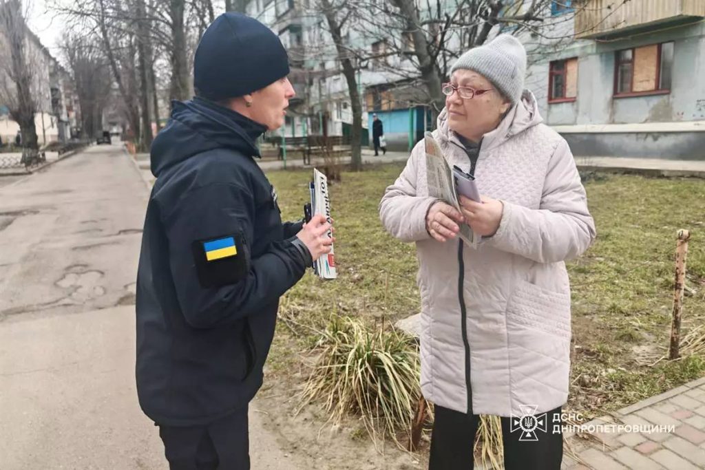 У Нікополі рятувальники нагадали мешканцям правила пожежної безпеки | Прихист 