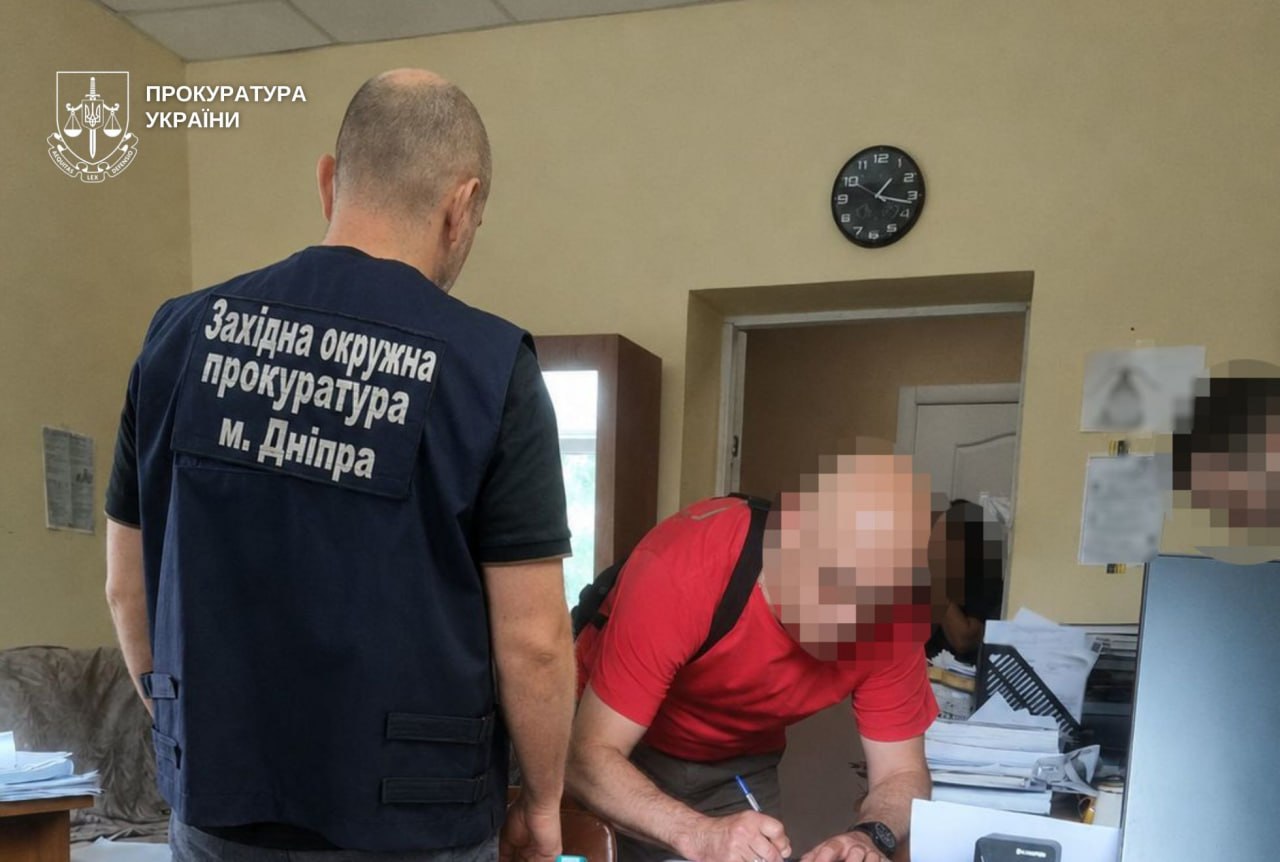 У Дніпрі викрили схему фіктивного працевлаштування у держустанові: підозрюють колишню директорку та чотирьох працівників | Прихист У Дніпрі викрили схему фіктивного працевлаштування у держустанові: підозрюють колишню директорку та чотирьох працівників | Прихист