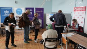 Евакуйовані до Волоського: як приймають нікопольців у транзитному центрі