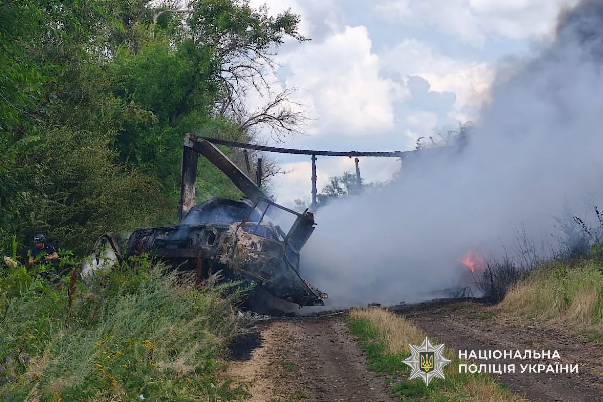 Двоє загиблих і троє поранених: поліція задокументувала наслідки російських атак на Дніпропетровщині | Прихист Двоє загиблих і троє поранених: поліція задокументувала наслідки російських атак на Дніпропетровщині | Прихист