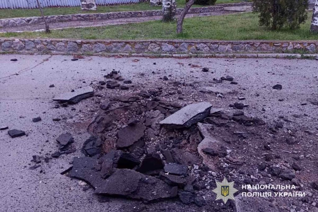 Внаслідок російських атак на Дніпропетровщині постраждав чоловік: поліція документує наслідки обстрілів | Прихист 