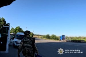 Після обстрілу та поранень родина виїхала з Нікополя: «Білі янголи» евакуювали маму з двома дітьми | Прихист 