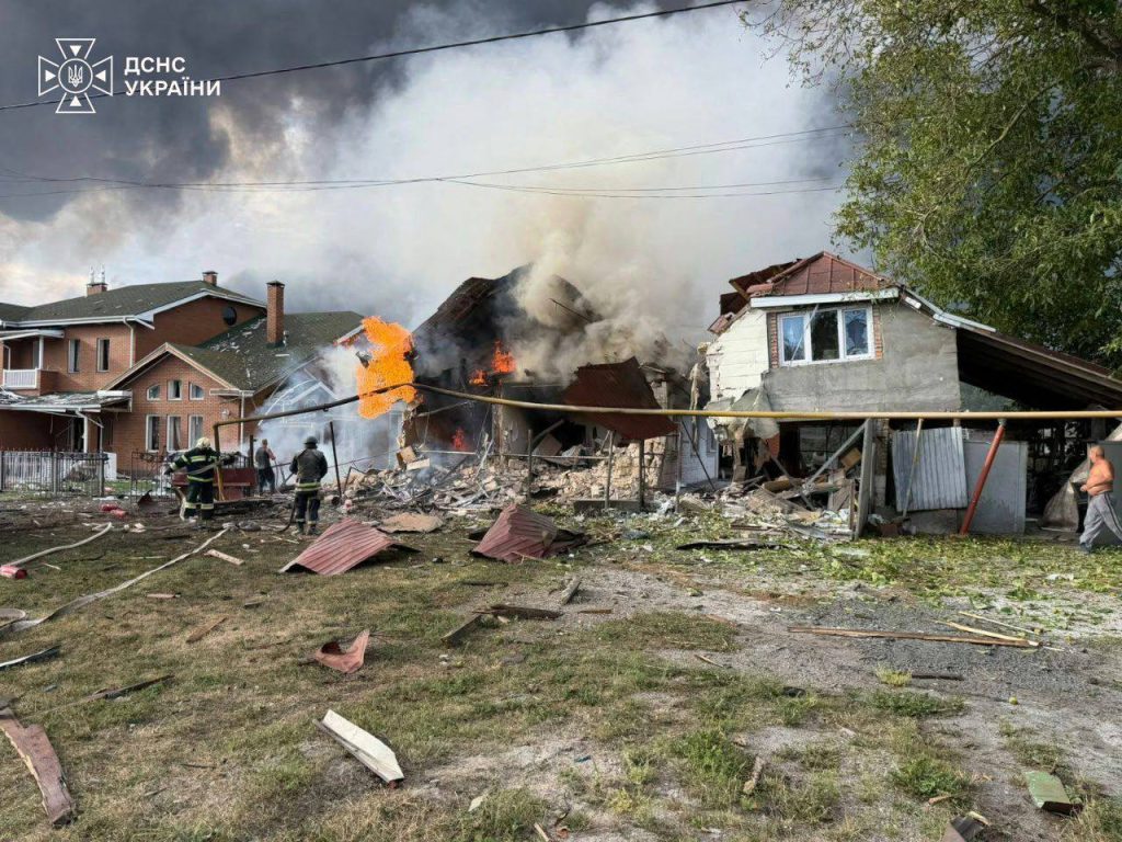 росія атакувала низку регіонів України дронами та балістикою: є постраждалі | Прихист росія атакувала низку регіонів України дронами та балістикою: є постраждалі | Прихист