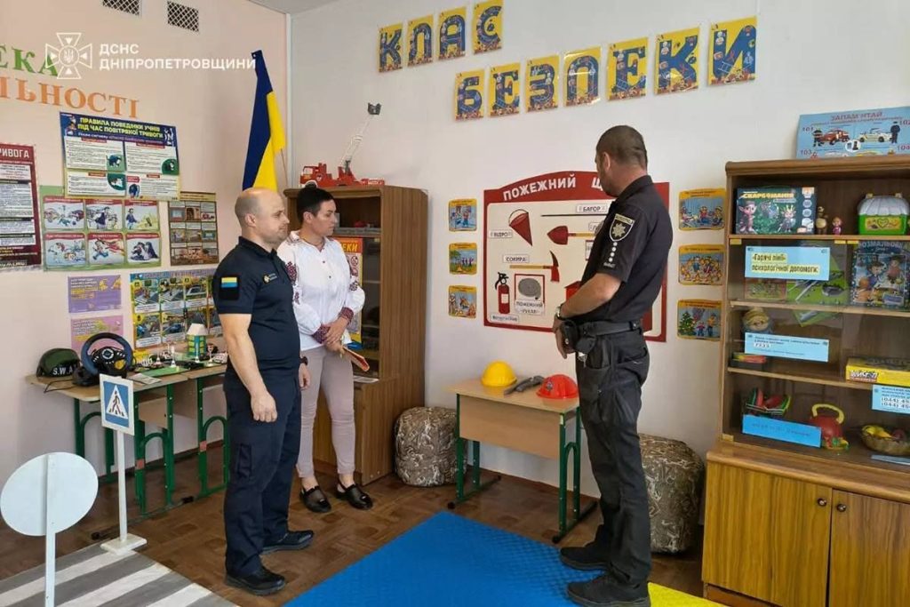 На Нікопольщині рятувальники перевіряють готовність шкіл до нового навчального року | Прихист На Нікопольщині рятувальники перевіряють готовність шкіл до нового навчального року | Прихист