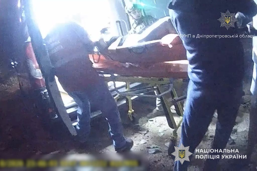 Перші хвилини після російського удару по Марганцю зафіксували бодікамери поліцейських | Прихист Перші хвилини після російського удару по Марганцю зафіксували бодікамери поліцейських | Прихист