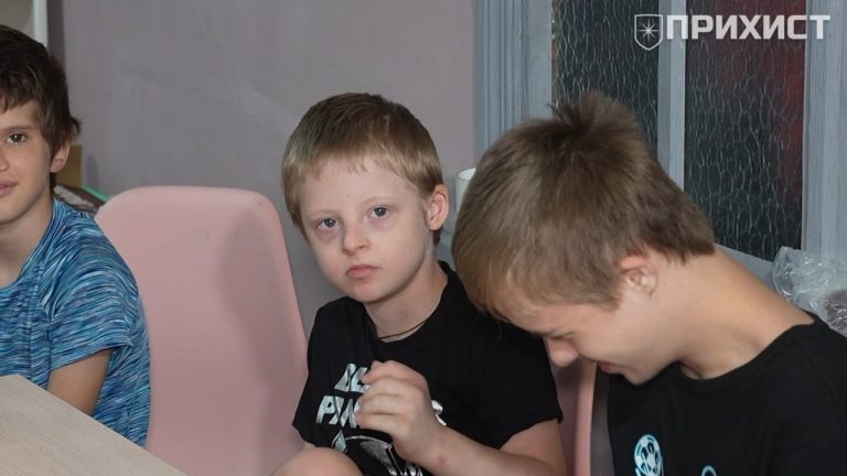 52 дитини отримали шкільне приладдя завдяки ініціативі волонтерки з Нікополя | Прихист 