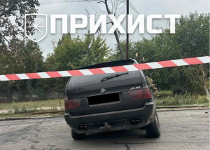 У Нікополі водій врізався у стовпи для антидронових сіток: автомобіль зазнав значних пошкоджень | Прихист У Нікополі водій врізався у стовпи для антидронових сіток: автомобіль зазнав значних пошкоджень | Прихист