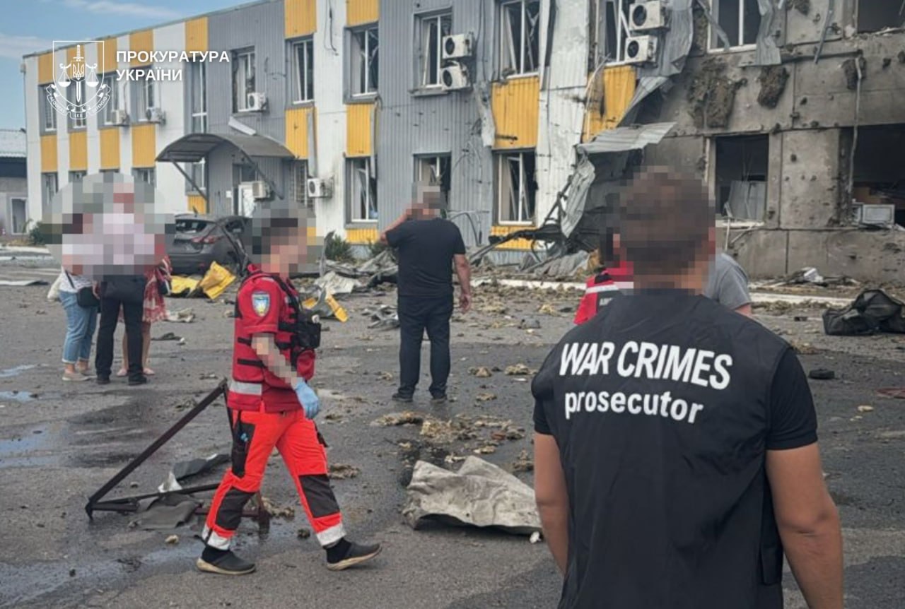 Росіяни вдарили ракетою по Дніпру: двоє людей загинули, п’ятеро поранені | Прихист 