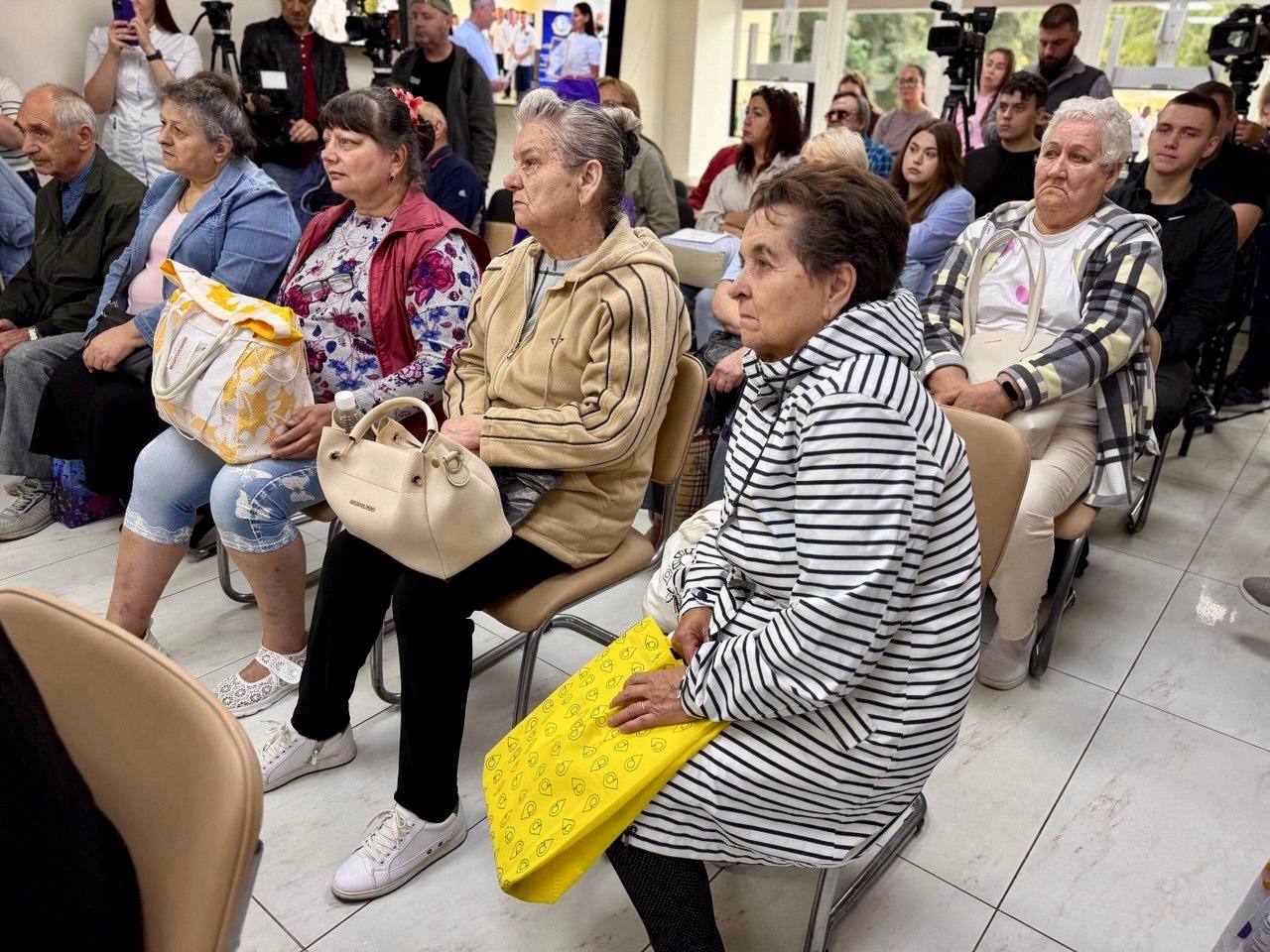 Для родин нікопольських захисників організували медичне обстеження в обласній лікарні Мечникова | Прихист 