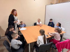 Безкоштовні заняття з англійської для дітей щотижня проводять у Центрі життєстійкості Нікополя | Прихист 